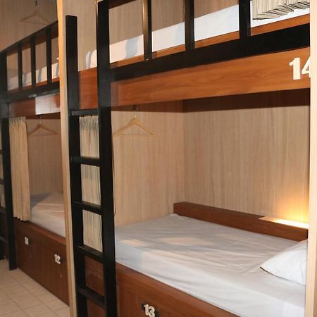 Woodlot Hostel Malang Esterno foto