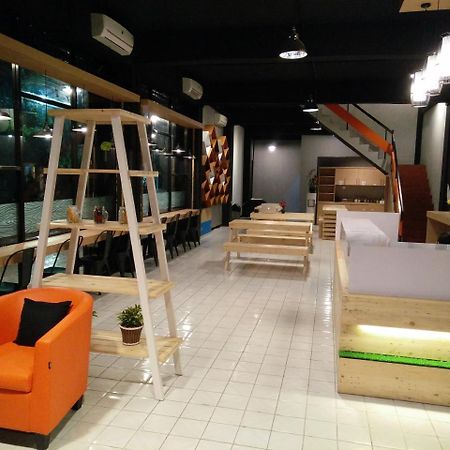 Woodlot Hostel Malang Esterno foto