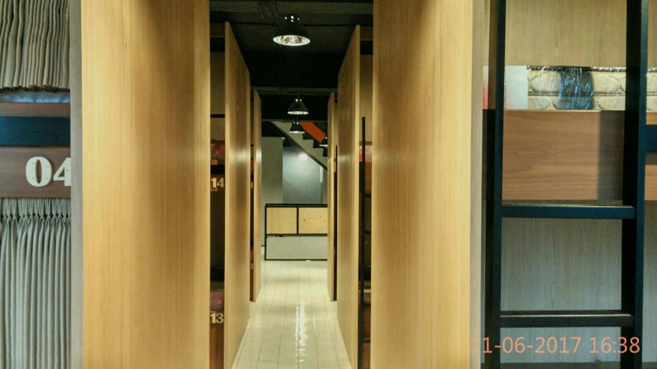 Woodlot Hostel Malang Esterno foto
