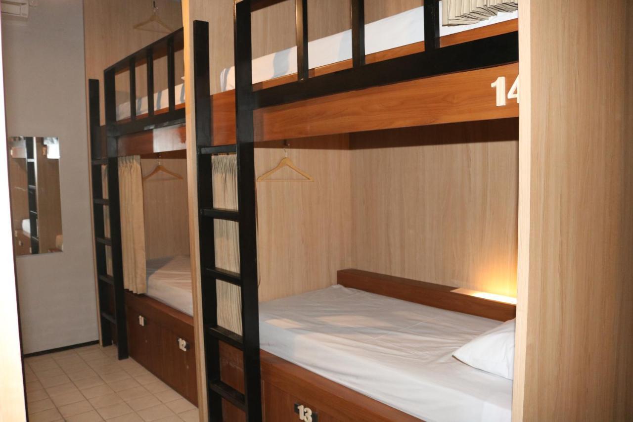Woodlot Hostel Malang Esterno foto