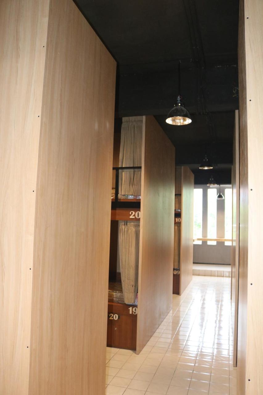 Woodlot Hostel Malang Esterno foto