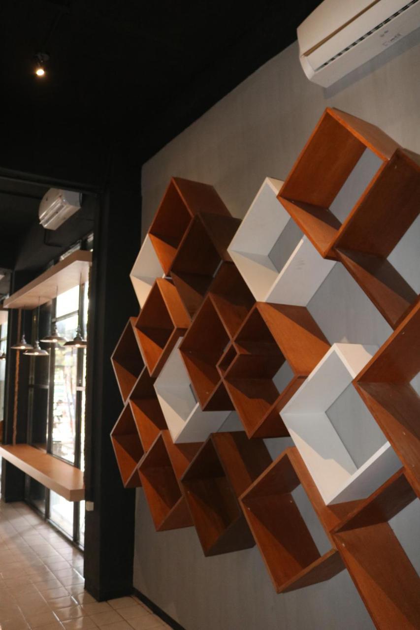 Woodlot Hostel Malang Esterno foto